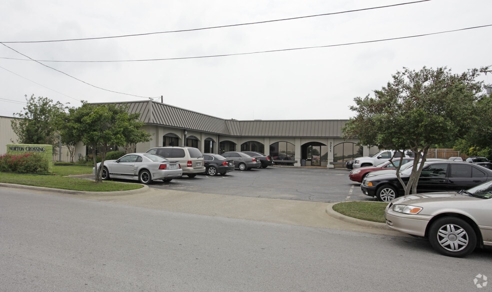 3211 Norton Dr, Richland Hills, TX for lease - Primary Photo - Image 1 of 11