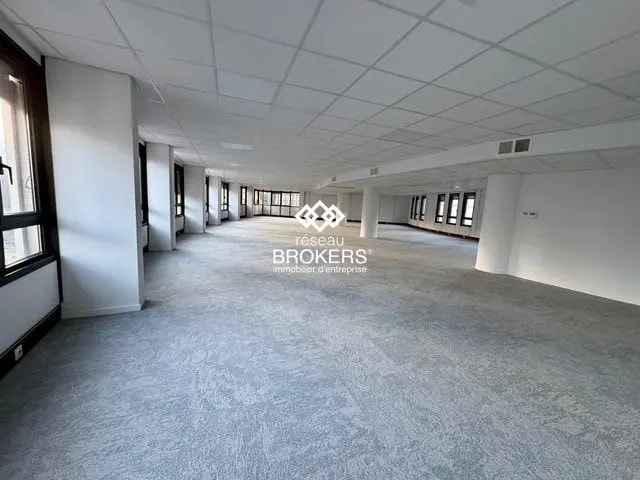 Office in Grenoble for lease Interior Photo- Image 1 of 10