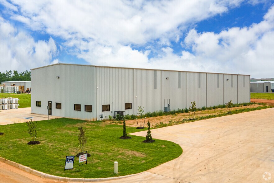 8408 SW 23rd Pl, Oklahoma City, OK à louer - Photo principale - Image 1 de 17