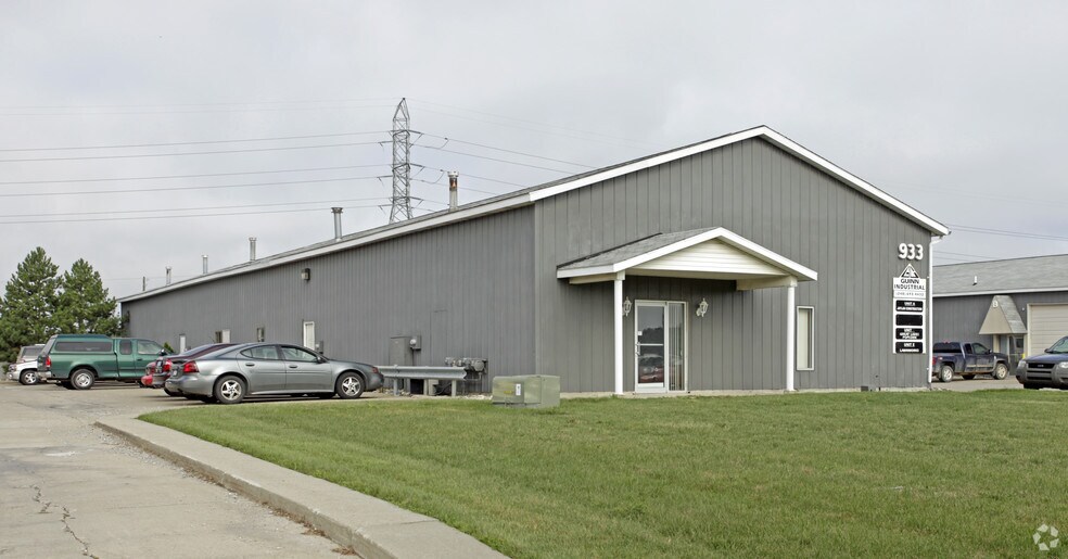 Multi-Tenant Industrial Complex portefeuille de 5 propriétés à vendre sur LoopNet.ca - Photo du bâtiment - Image 3 de 6