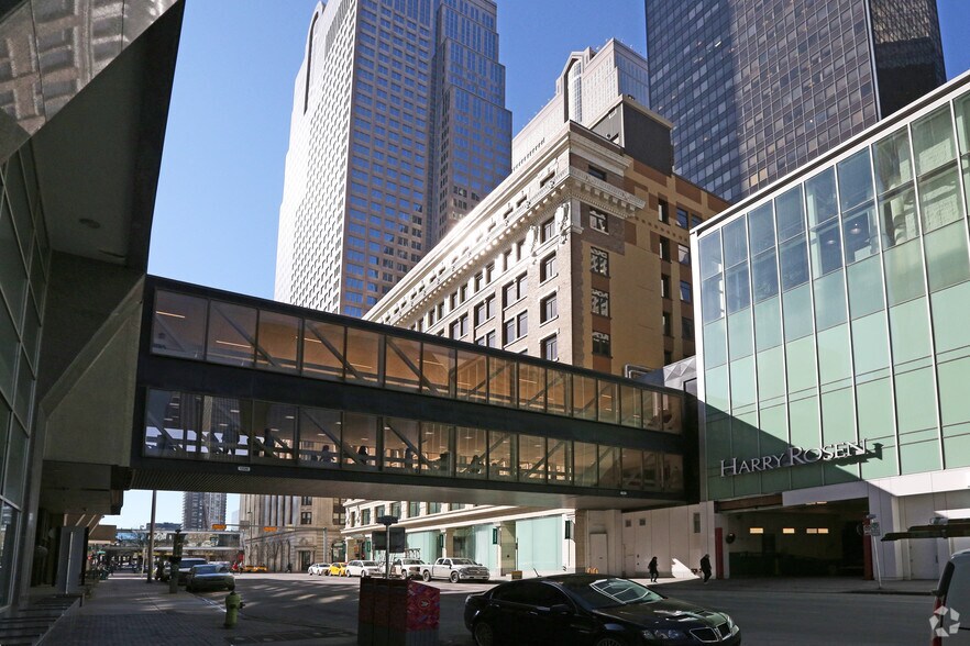 304 8th Ave SW, Calgary, AB à louer - Photo du bâtiment - Image 3 de 7