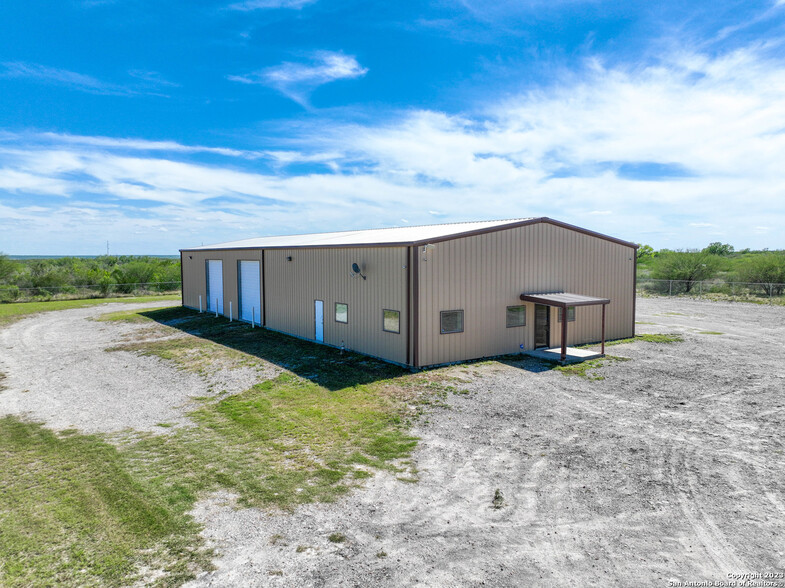 2791 Highway 72, Three Rivers, TX à vendre - Photo principale - Image 1 de 1