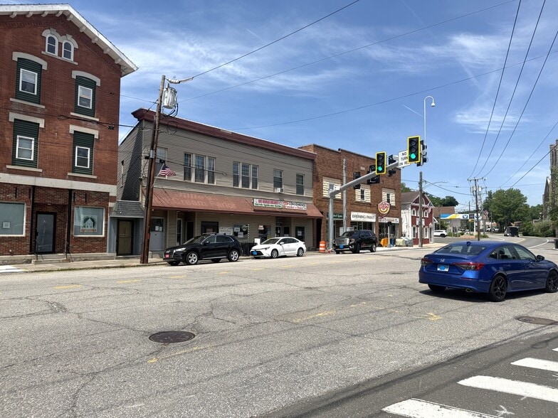 46-52 Main St, Thomaston, CT for lease - Building Photo - Image 2 of 3