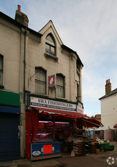 25 Catford Broa, Londres à louer - Photo du bâtiment - Image 3 de 4