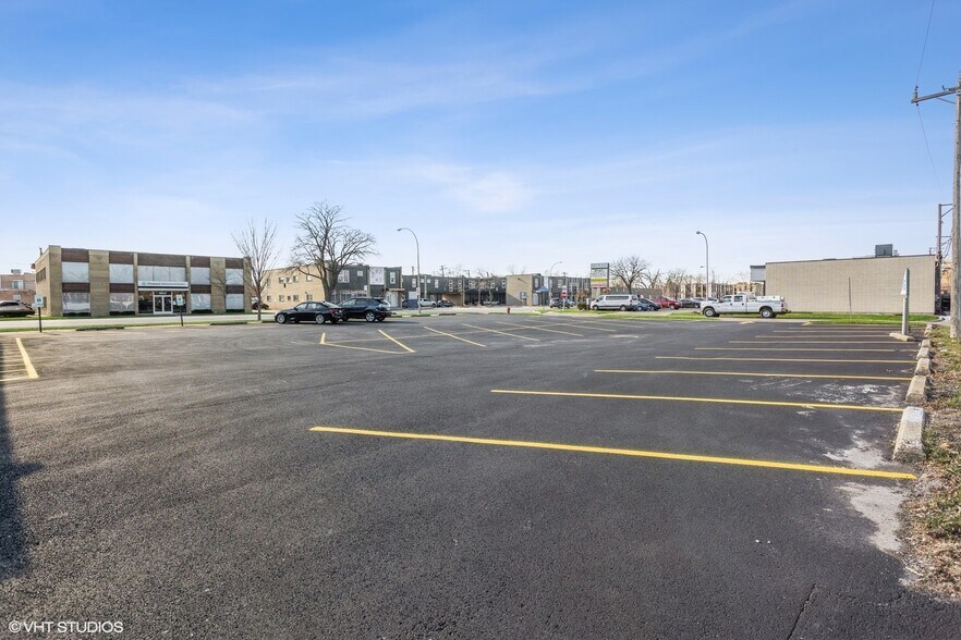 9848 W Roosevelt Rd, Westchester, IL à vendre - Photo du bâtiment - Image 3 de 17
