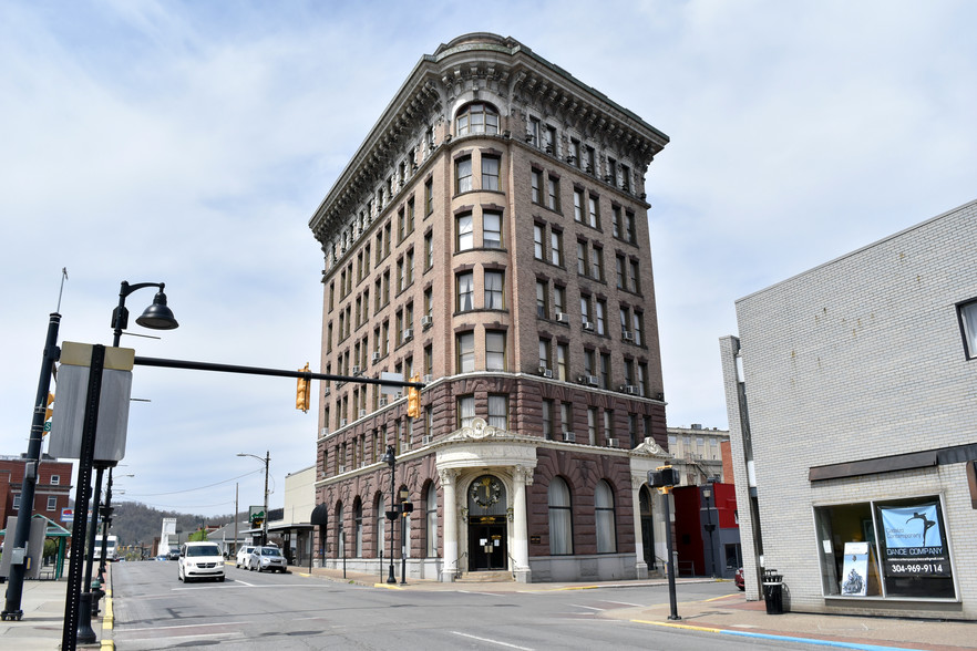 400 W Main St, Clarksburg, WV à vendre - Photo du bâtiment - Image 1 de 1