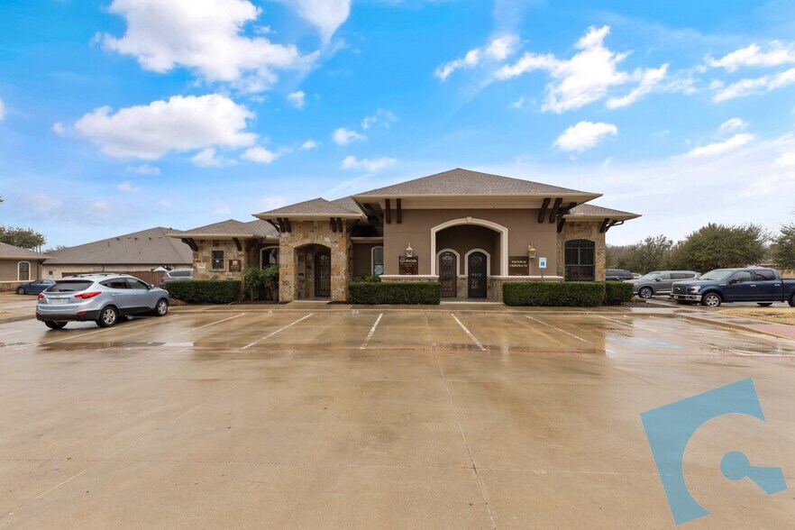 8821 Davis Blvd, Keller, TX à vendre - Photo du bâtiment - Image 2 de 7