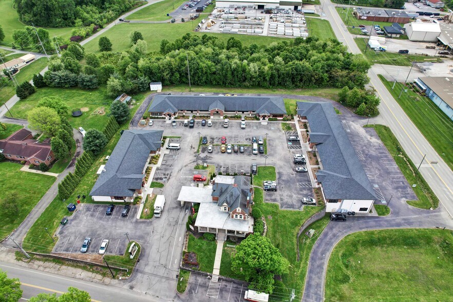 5266 N National Dr, Knoxville, TN à louer - Photo du bâtiment - Image 2 de 7