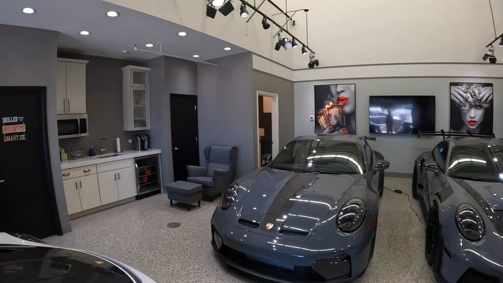2244 Ferry Rd, Naperville, IL à vendre - Vidéo sur l’inscription commerciale - Image 2 de 23