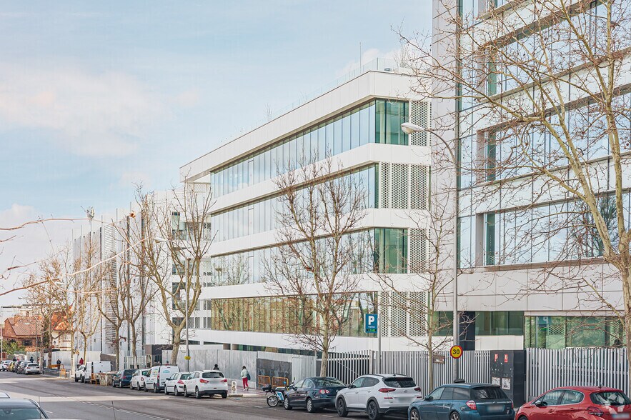 Calle Alcalá, 544, Madrid, Madrid à louer - Photo du bâtiment - Image 3 de 6