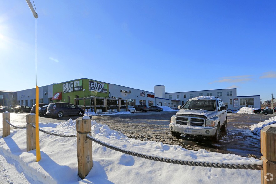50 Ottawa St S, Kitchener, ON à louer - Photo du bâtiment - Image 2 de 7