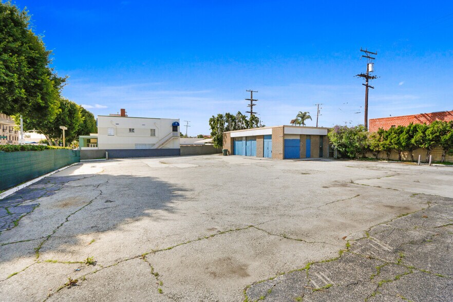 401 S Robertson Blvd, Beverly Hills, CA à vendre - Photo du bâtiment - Image 2 de 6