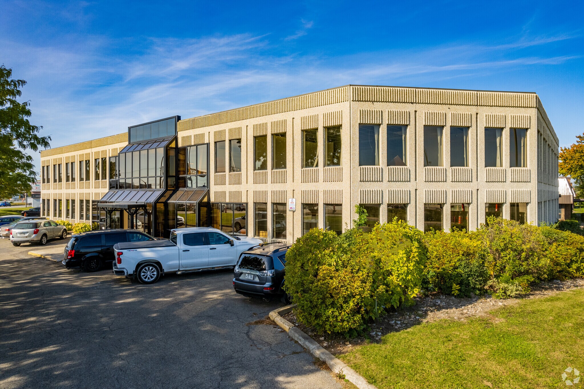 7355 Rte Transcanadienne, Montréal, QC à vendre Photo principale- Image 1 de 1