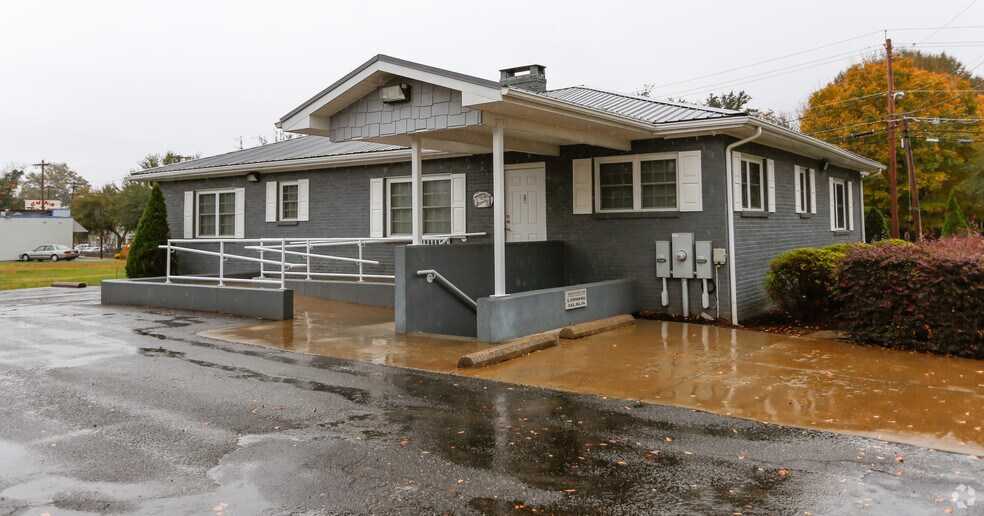 492 W Main St, Forest City, NC à vendre - Photo du bâtiment - Image 3 de 3