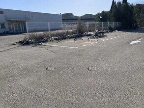 Flex in Bouc-Bel-Air for lease Building Photo- Image 1 of 5