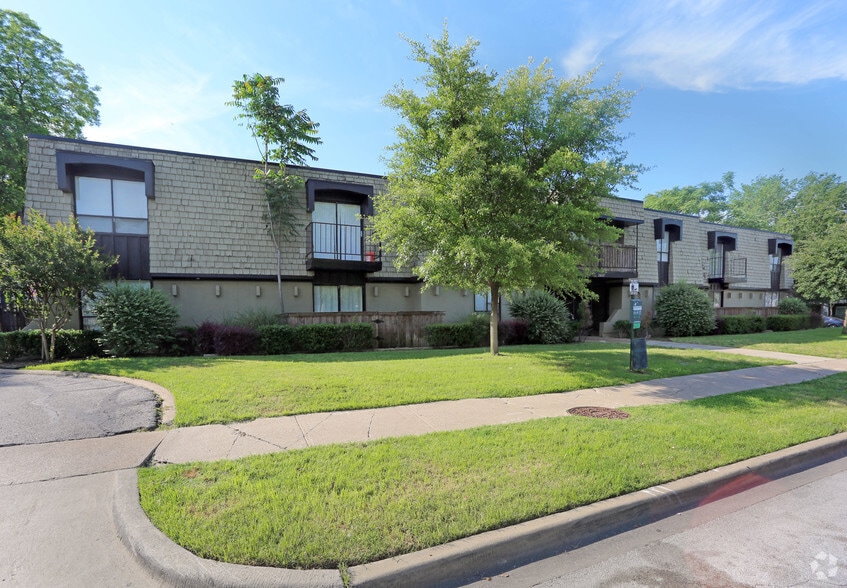 Throckmorton & Congress Assemblage portfolio of 2 properties for sale on LoopNet.ca - Primary Photo - Image 2 of 2