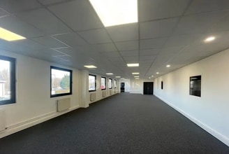 Bureau dans Lisses à louer Photo intérieure- Image 1 de 2