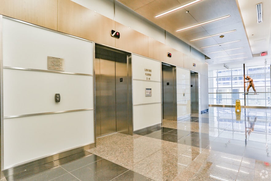 207 9th Ave SW, Calgary, AB for lease - Lobby - Image 3 of 13
