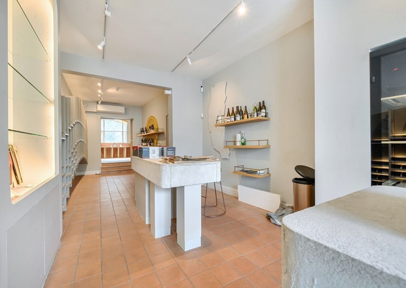 102 Islington High St, London for lease - Building Photo - Image 3 of 5