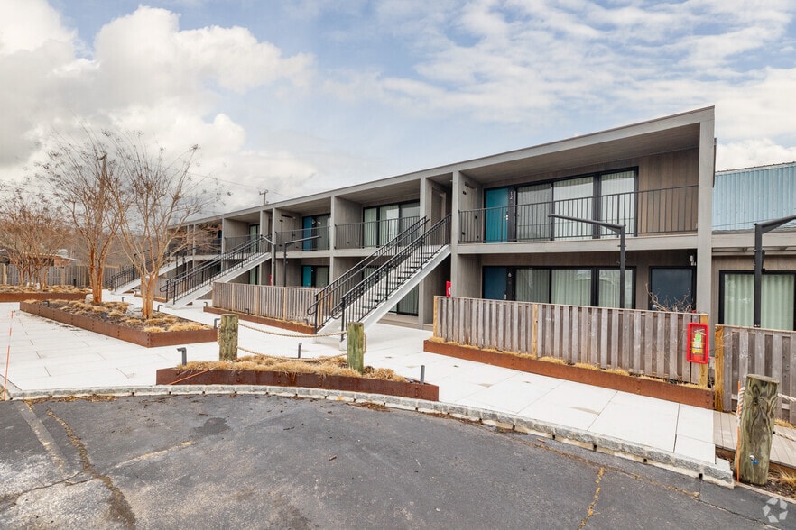 61600 Route 25, Southold, NY for lease - Building Photo - Image 3 of 31