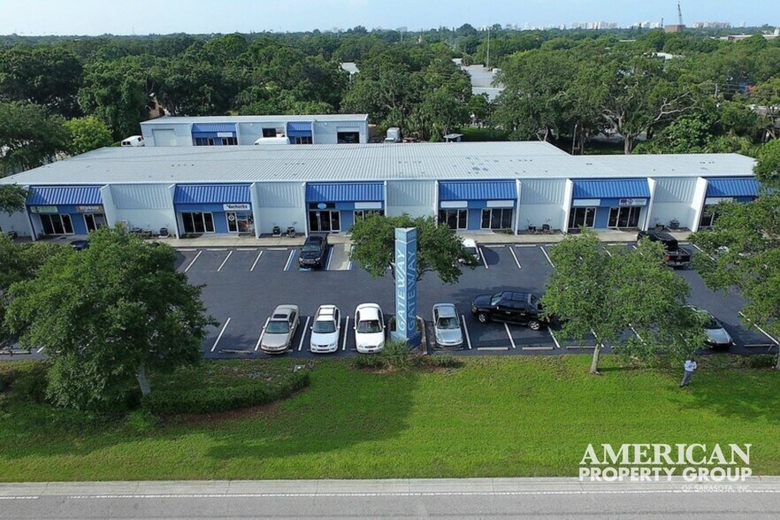 1800 Northgate Blvd, Sarasota, FL à louer - Photo du bâtiment - Image 3 de 3