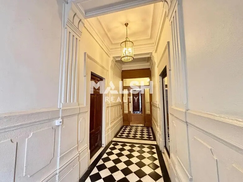 Office in Lyon for lease - Interior Photo - Image 2 of 9