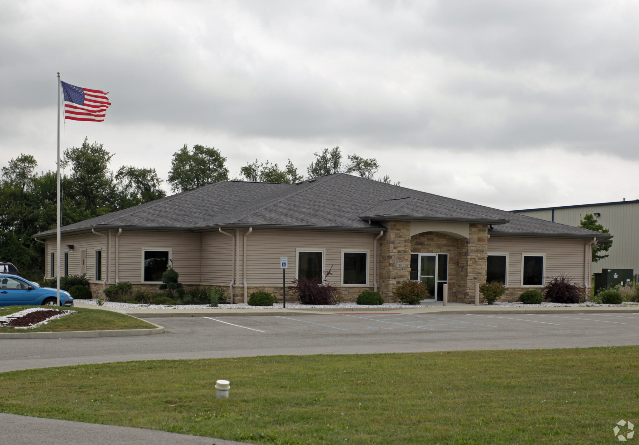 1051 Transport Dr, Valparaiso, IN for lease Primary Photo- Image 1 of 37