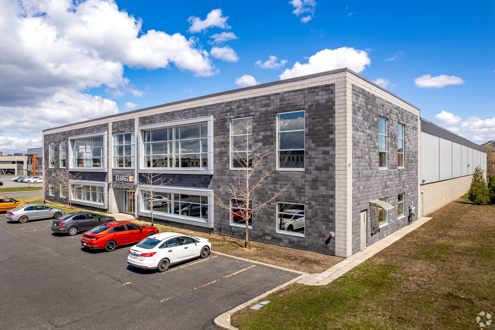 4055 Pl de Java, Brossard, QC à vendre Photo du bâtiment- Image 1 de 1