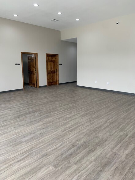 10365 Eastex Fwy, Beaumont, TX à louer - Hall d’entrée - Image 2 de 3
