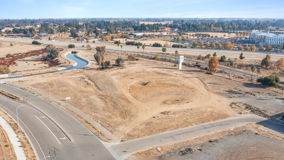 2702 Alluvial Avenue, Clovis, CA for sale - Primary Photo - Image 1 of 3