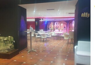 Plus de détails pour Multi-résidentiel à vendre