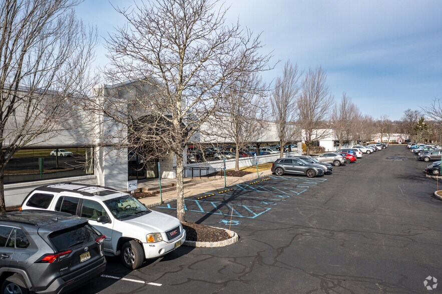 41 Spring St, New Providence, NJ à louer - Photo du bâtiment - Image 1 de 14