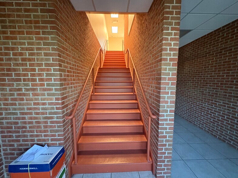 399 Oak St, South Amboy, NJ à louer - Photo du bâtiment - Image 3 de 9