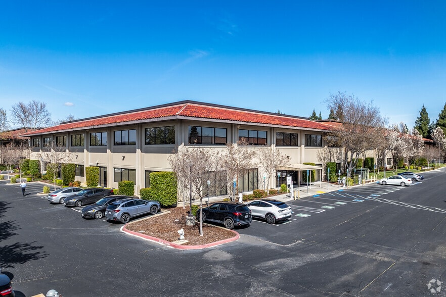 3901 Lennane Dr, Sacramento, CA for lease - Primary Photo - Image 1 of 6