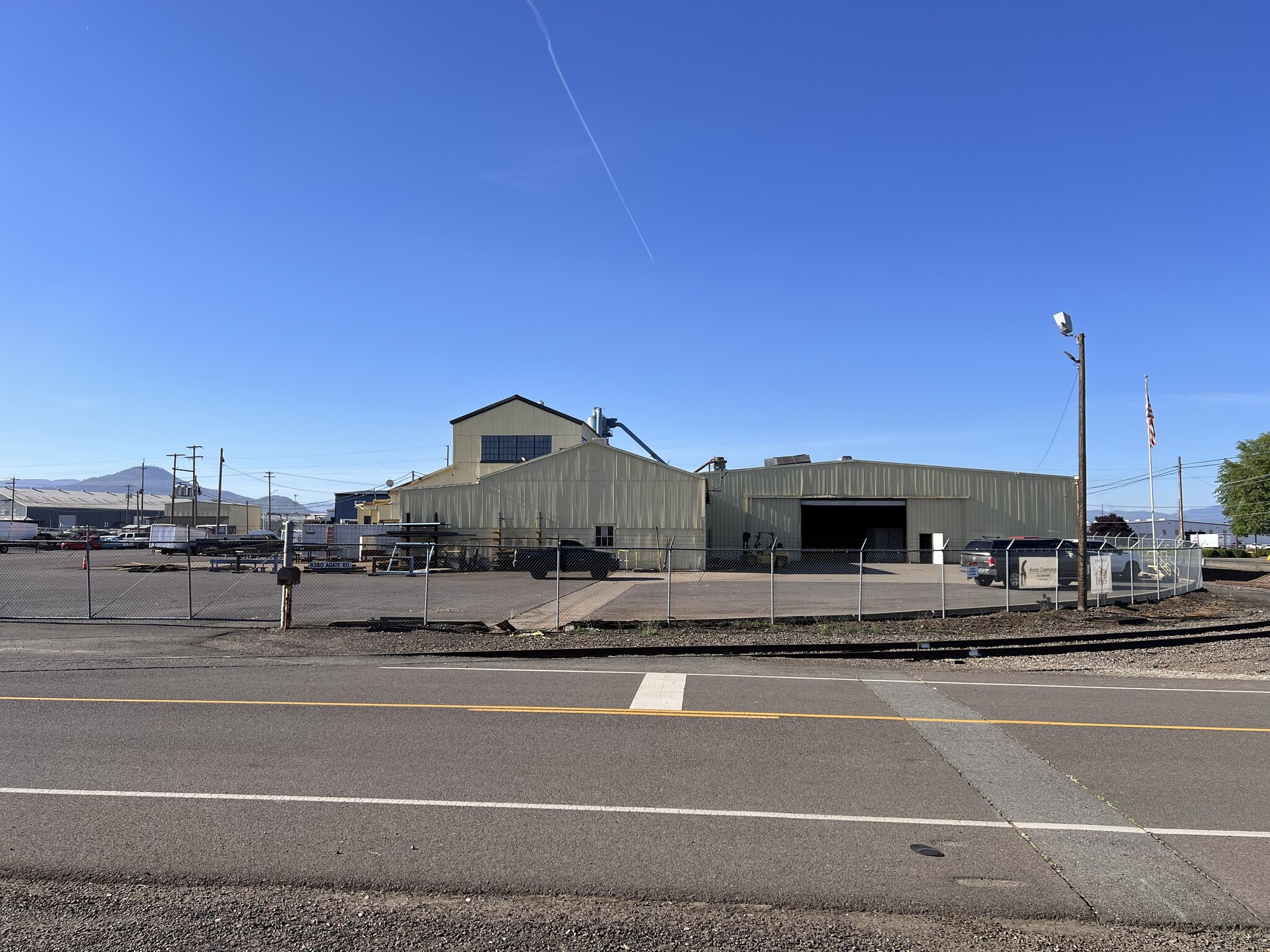 8380 Agate Rd, White City, OR for sale Primary Photo- Image 1 of 29