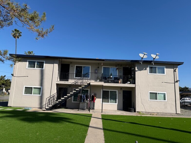 1718 Crofton Ln, Escondido, CA à vendre - Photo du bâtiment - Image 3 de 23