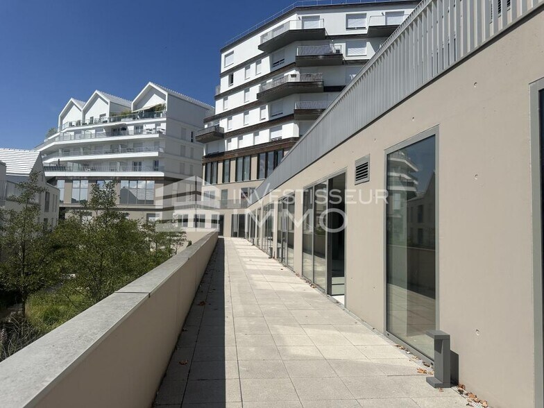 Immeuble residentiel dans Avon à vendre - Photo du bâtiment - Image 3 de 20