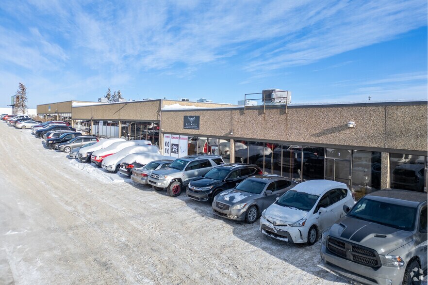 3320 14th Ave NE, Calgary, AB à louer - Photo du bâtiment - Image 1 de 2