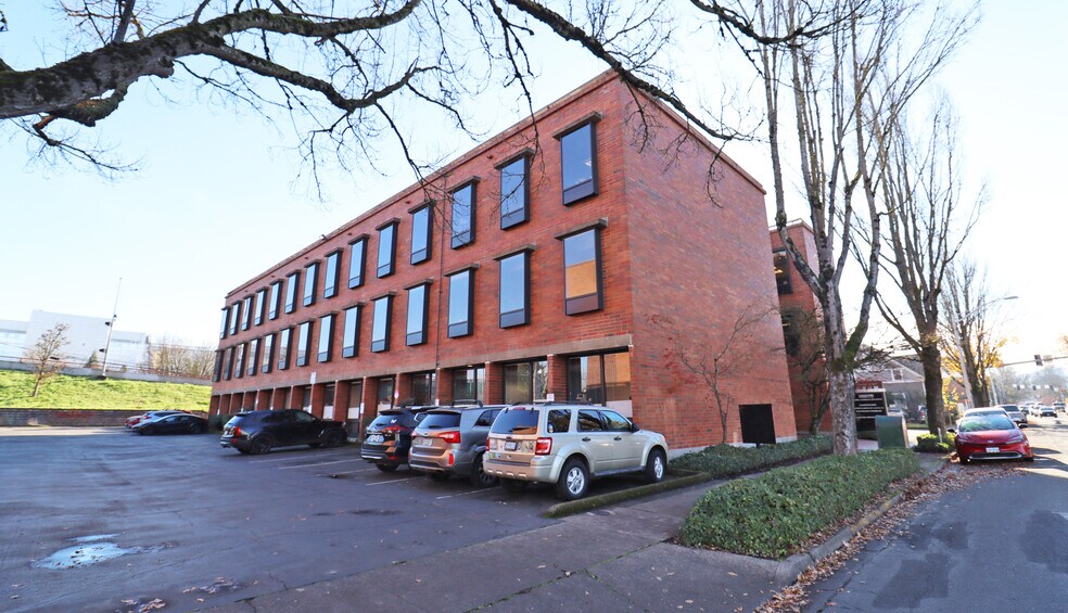 777 High St, Eugene, OR à louer - Photo du bâtiment - Image 2 de 6