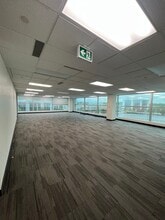 5500 N Service Rd, Burlington, ON à louer Photo intérieure- Image 2 de 7