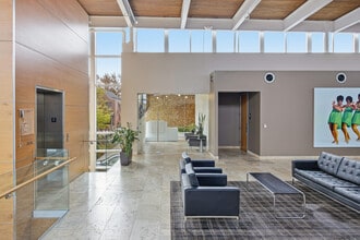 550 W Merrill St, Birmingham, MI à louer Hall d’entrée- Image 2 de 14