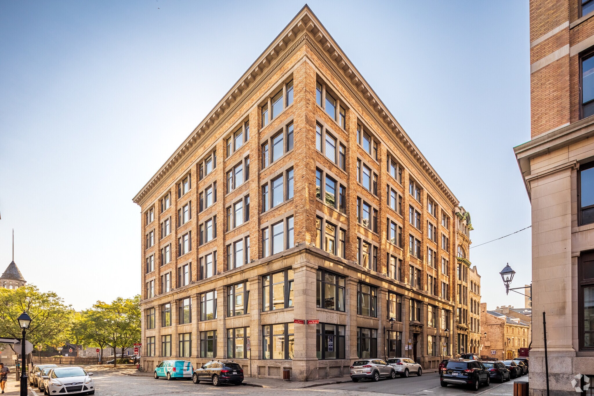 285 Place D'Youville, Montréal, QC for sale Primary Photo- Image 1 of 1