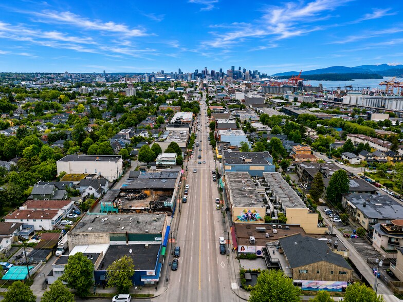 2270 Hastings St E, Vancouver, BC à vendre - Photo du bâtiment - Image 3 de 4