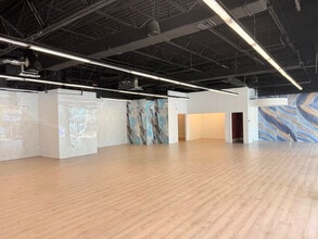 15495 Tamiami Trl N, Naples, FL for lease Interior Photo- Image 2 of 4