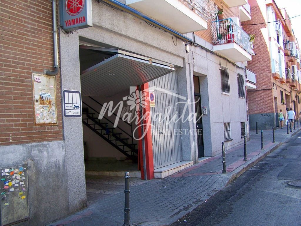 Madrid, MAD 28025 - - - Interior Photo - Image 1 of 8