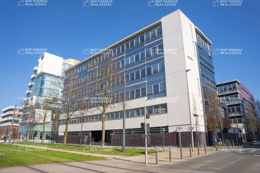 Office in Angers for lease - Building Photo - Image 1 of 15