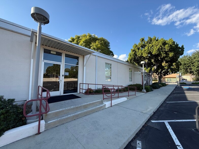 9244 Zelzah Ave, Northridge, CA for sale - Building Photo - Image 3 of 17