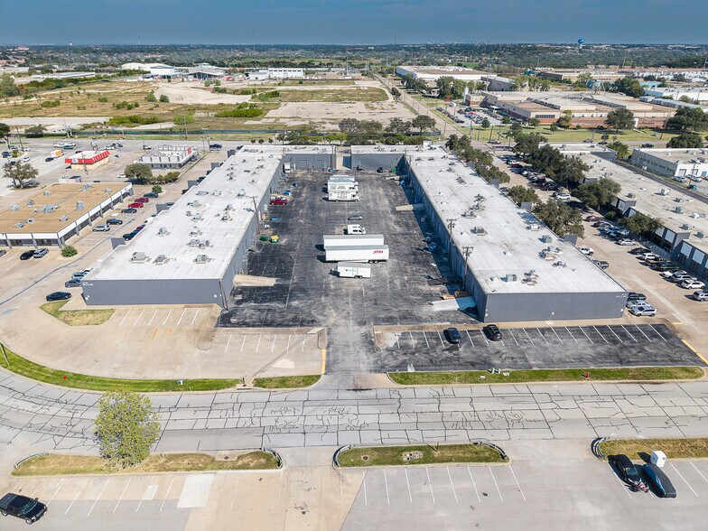 3212-3214 Belt Line Rd, Farmers Branch, TX à louer - Aérien - Image 3 de 23