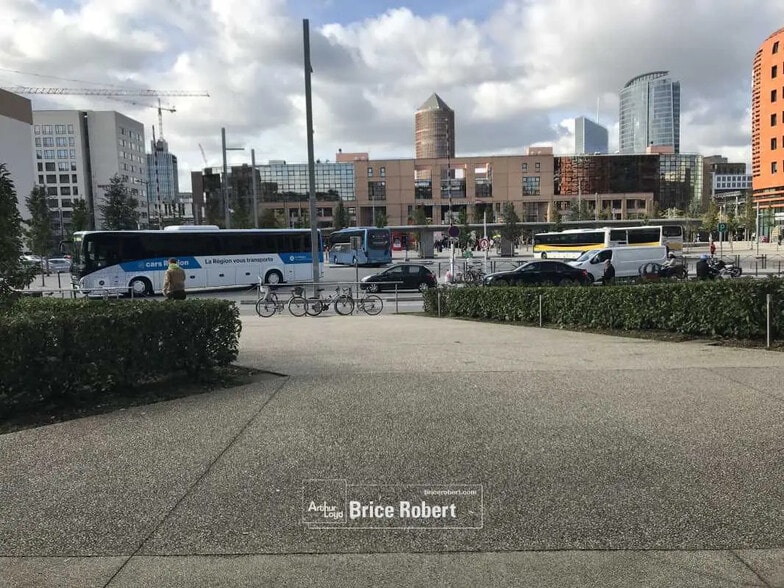 Bureau dans Lyon à louer - Photo du bâtiment - Image 2 de 8