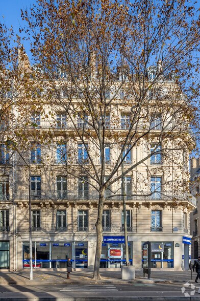 65 Rue D'Anjou, Paris à louer - Photo du bâtiment - Image 2 de 11